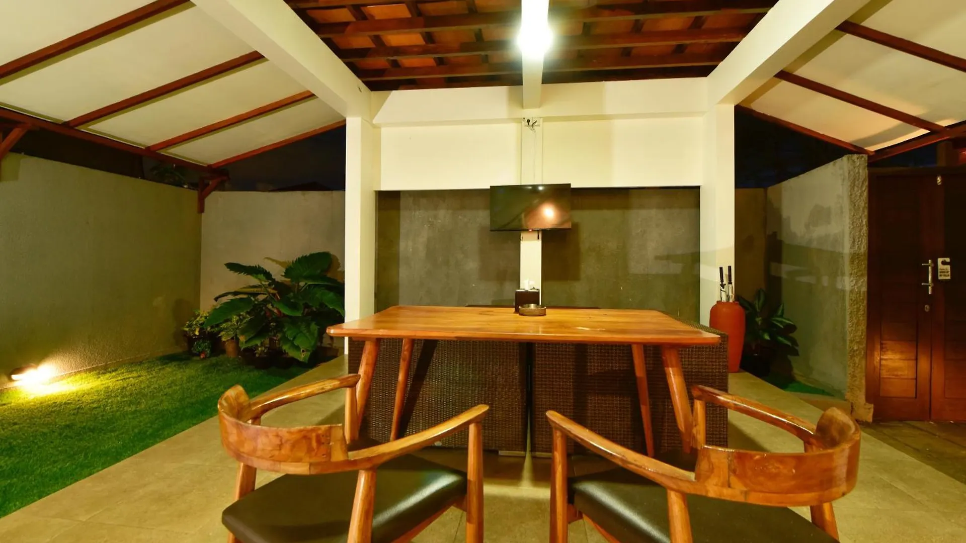 The Lumbung Wood Villa Seminyak  0*, Seminyak (Bali)
